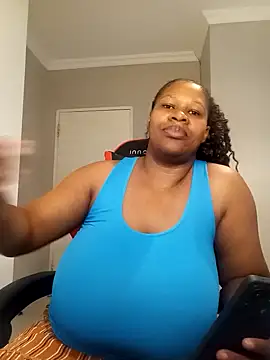 Snapshot of bustylisa1983 chatting on 03-10-25, 12:04 bustylisa1983 online show from 03-10-25, 12:04