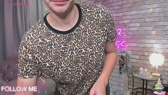 Snapshot of SarahCoksss chatting on 01-05-25, 01:13 SarahCoksss online show from 01-05-25, 01:13