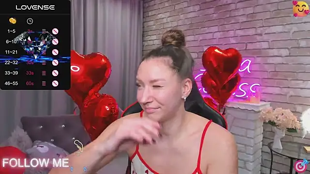 Snapshot of SarahCoksss chatting on 02-08-25, 03:30 SarahCoksss online show from 02-08-25, 03:30