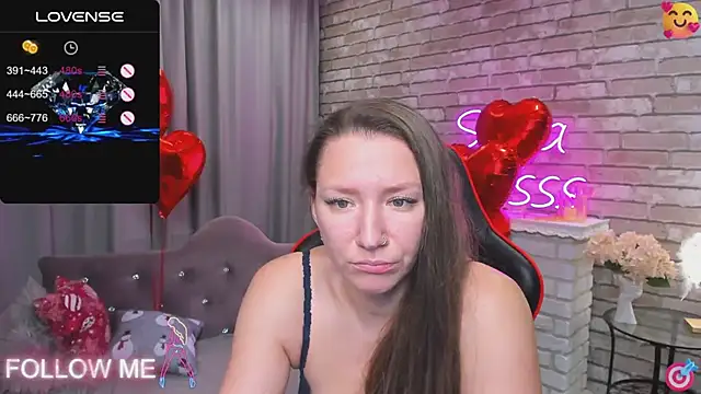 Snapshot of SarahCoksss chatting on 02-13-25, 03:29 SarahCoksss online show from 02-13-25, 03:29