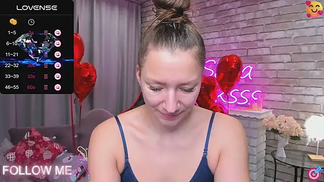 Snapshot of SarahCoksss chatting on 02-15-25, 12:15 SarahCoksss online show from 02-15-25, 12:15