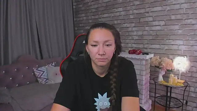 Snapshot of SarahCoksss chatting on 10-16-25, 12:44 SarahCoksss online show from 10-16-25, 12:44