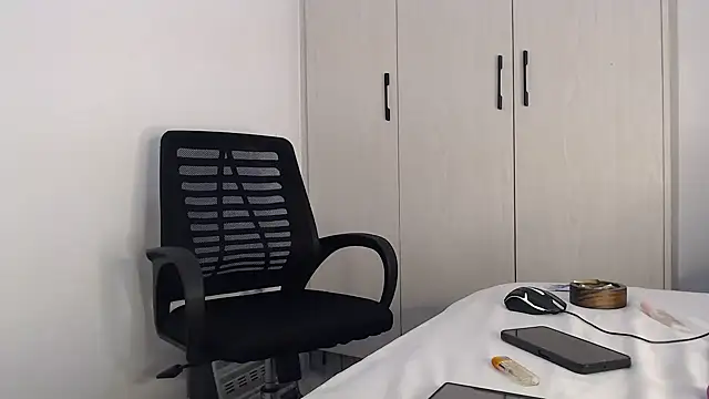 Snapshot of CurvyGlass chatting on 10-06-25, 02:47 CurvyGlass online show from 10-06-25, 02:47