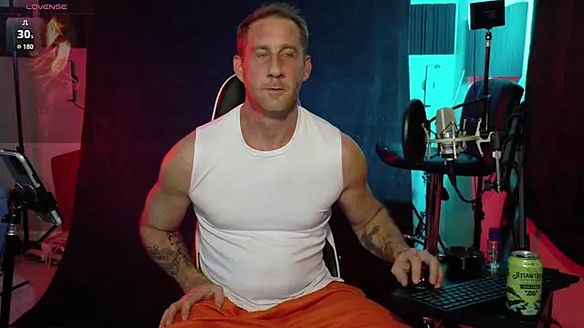 Snapshot of FiftyShadez chatting on 12-21-25, 01:46 FiftyShadez online show from 12-21-25, 01:46