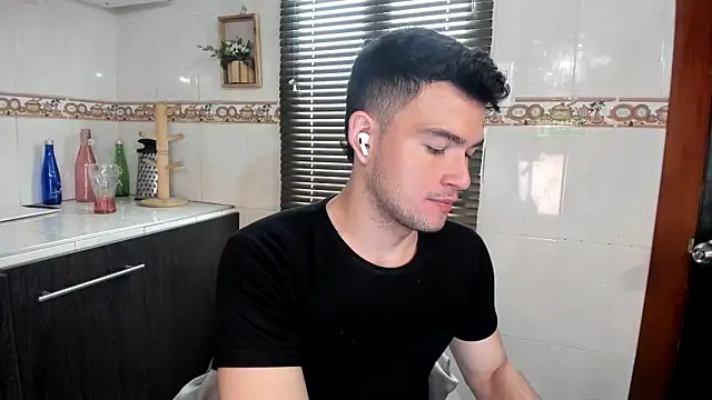 Snapshot of Andy-Vera chatting on 12-17-25, 01:55 Andy-Vera online show from 12-17-25, 01:55