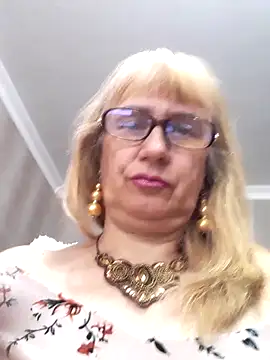 Snapshot of koroleva70 chatting on 09-19-25, 10:16 koroleva70 online show from 09-19-25, 10:16