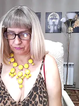 Snapshot of koroleva70 chatting on 09-23-25, 10:18 koroleva70 online show from 09-23-25, 10:18