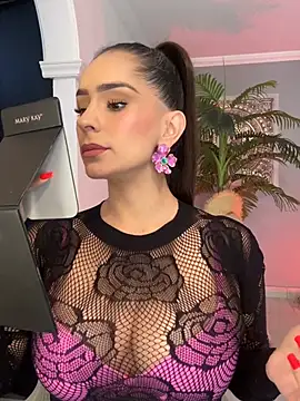 Snapshot of Mau_White chatting on 06-21-26, 07:05 Mau White online show from 06-21-26, 07:05