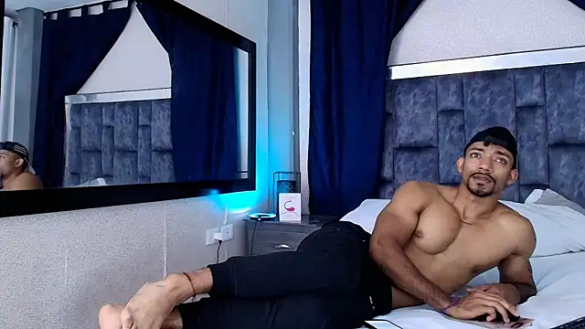 Snapshot of Manolo_Hot1 chatting on 01-18-25, 03:38 Manolo Hot1 online show from 01-18-25, 03:38