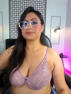 Snapshot of Amber_gold_ chatting on 04-22-26, 11:39 Amber gold online show from 04-22-26, 11:39