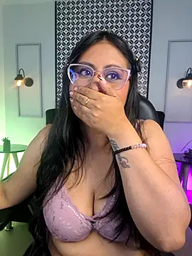 Snapshot of Amber_gold_ chatting on 04-30-26, 04:30 Amber gold online show from 04-30-26, 04:30