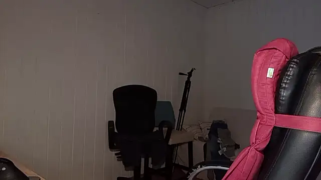 Snapshot of Rainfish chatting on 03-19-25, 06:12 Rainfish online show from 03-19-25, 06:12