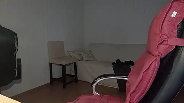 Snapshot of Rainfish chatting on 10-15-25, 04:45 Rainfish online show from 10-15-25, 04:45