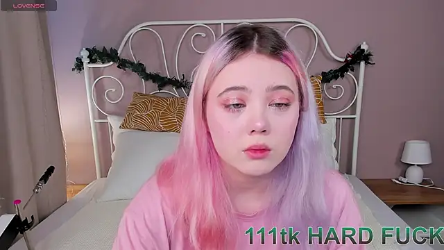   KawaiiYuki   online show from 01-02-25, 08:39