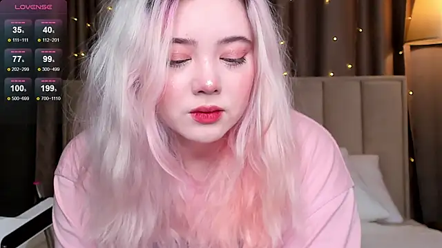   KawaiiYuki   online show from 01-24-25, 08:55