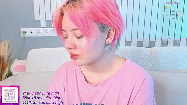   KawaiiYuki   online show from 10-13-25, 06:57