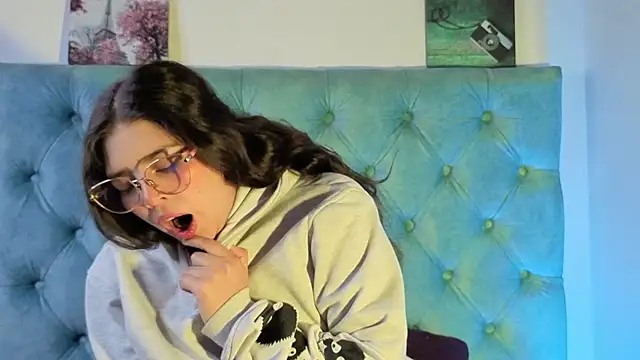 Paola Lyon  online show from 09-29-25, 12:21