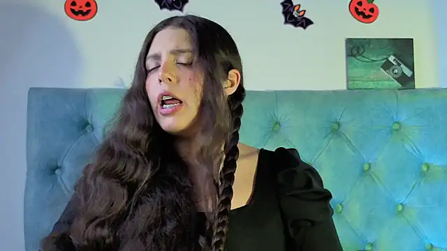 Paola Lyon  online show from 10-08-25, 06:38