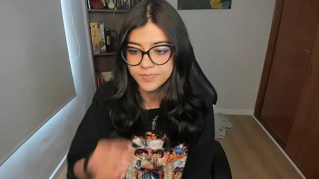 valerie  skyy online show from 12-19-25, 03:52