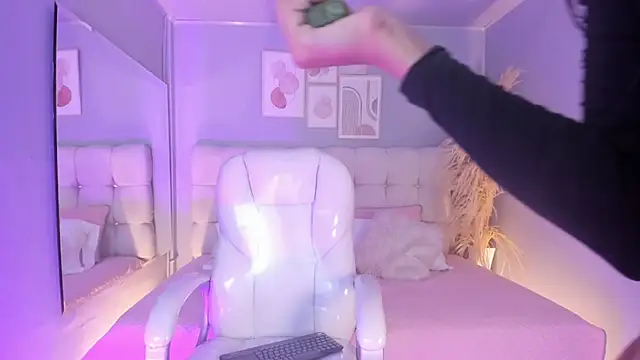 sofi potter  online show from 03-09-25, 02:50