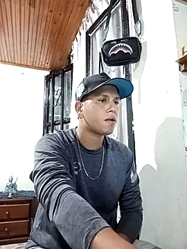 Snapshot of Peterking11 chatting on 11-08-25, 10:48 Peterking11 online show from 11-08-25, 10:48