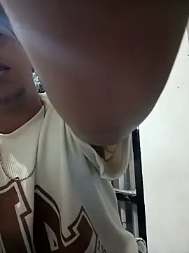 Snapshot of Peterking11 chatting on 11-13-25, 06:01 Peterking11 online show from 11-13-25, 06:01