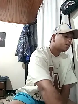 Snapshot of Peterking11 chatting on 11-14-25, 07:40 Peterking11 online show from 11-14-25, 07:40