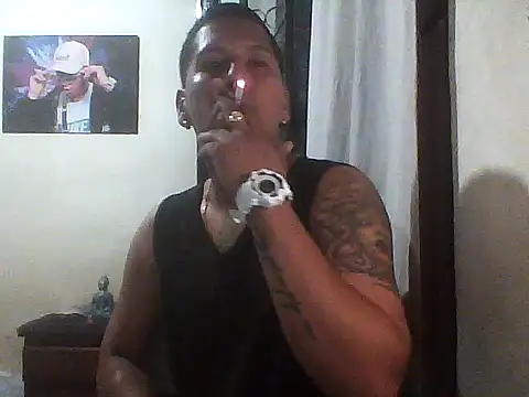 Snapshot of Peterking11 chatting on 11-19-25, 05:18 Peterking11 online show from 11-19-25, 05:18