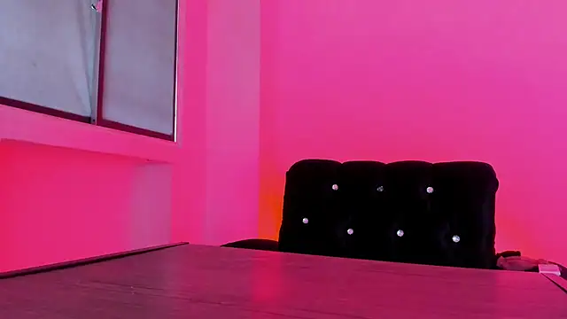 Snapshot of Mialenox chatting on 02-10-25, 08:21 Mialenox online show from 02-10-25, 08:21