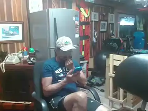 Dr Pocholate84 online show from 01-17-25, 01:15