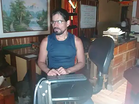 Snapshot of Dr_Pocholate84 chatting on 05-16-26, 12:29 Dr Pocholate84 online show from 05-16-26, 12:29