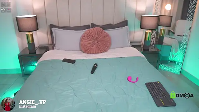 nicoletth18 online show from 03-12-26, 11:38