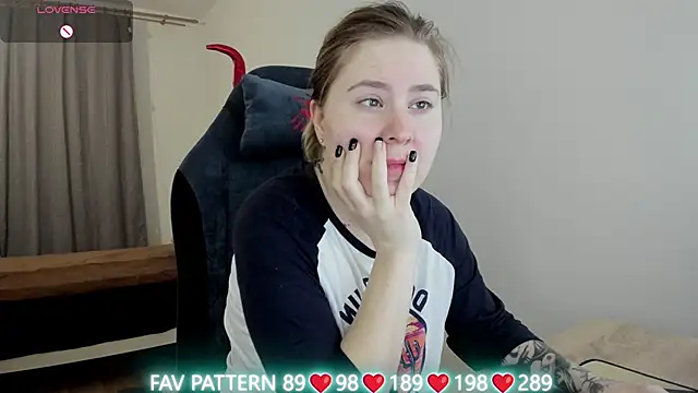 Snapshot of Olivia_Munk chatting on 03-09-25, 03:32 Olivia Munk online show from 03-09-25, 03:32