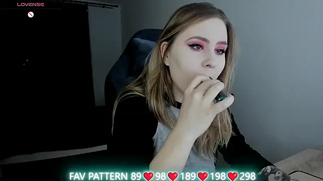 Snapshot of Olivia_Munk chatting on 03-13-25, 04:27 Olivia Munk online show from 03-13-25, 04:27