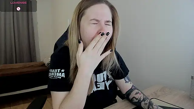 Snapshot of Olivia_Munk chatting on 03-16-25, 02:43 Olivia Munk online show from 03-16-25, 02:43