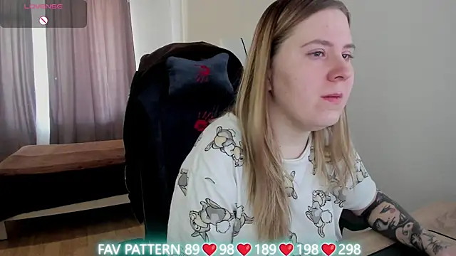 Snapshot of Olivia_Munk chatting on 03-23-25, 06:47 Olivia Munk online show from 03-23-25, 06:47