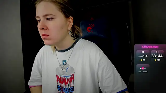 Snapshot of Olivia_Munk chatting on 09-14-25, 04:33 Olivia Munk online show from 09-14-25, 04:33