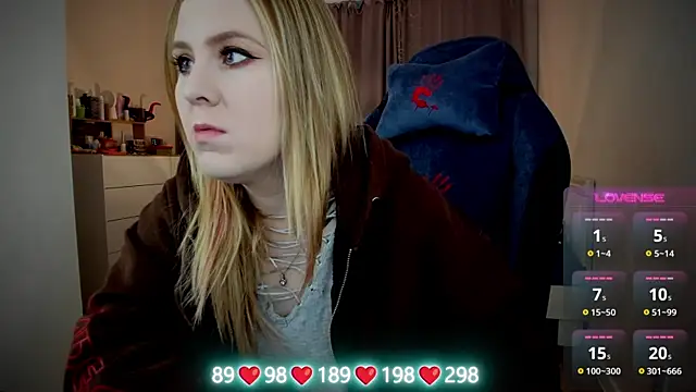 Snapshot of Olivia_Munk chatting on 09-24-25, 04:38 Olivia Munk online show from 09-24-25, 04:38