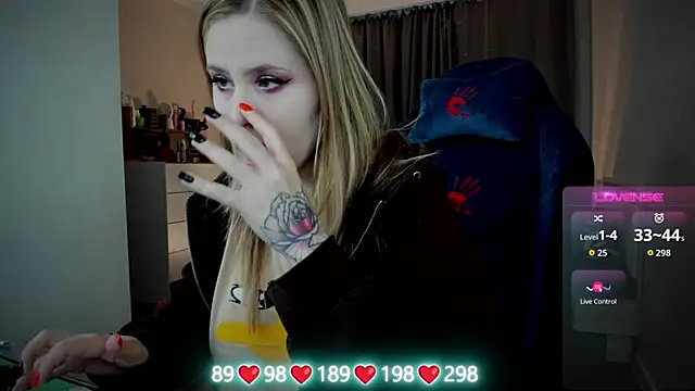 Snapshot of Olivia_Munk chatting on 09-28-25, 05:02 Olivia Munk online show from 09-28-25, 05:02