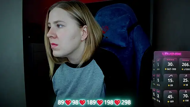 Snapshot of Olivia_Munk chatting on 11-01-25, 04:03 Olivia Munk online show from 11-01-25, 04:03