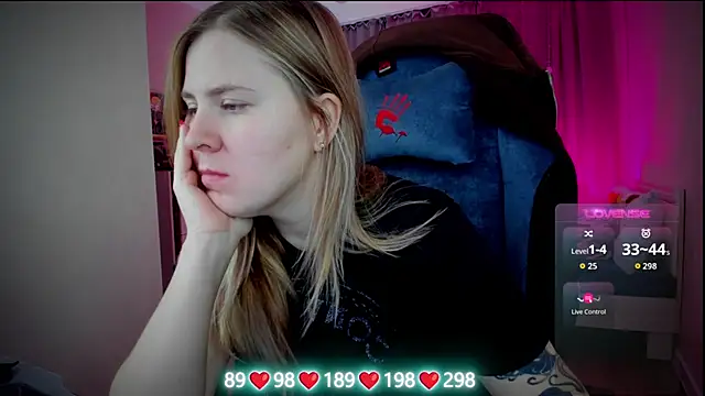 Snapshot of Olivia_Munk chatting on 11-07-25, 04:01 Olivia Munk online show from 11-07-25, 04:01