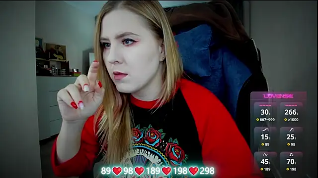 Snapshot of Olivia_Munk chatting on 11-08-25, 04:23 Olivia Munk online show from 11-08-25, 04:23