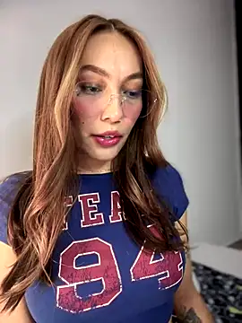 Snapshot of MichelleFerry_ chatting on 12-05-24, 04:20 MichelleFerry online show from 12-05-24, 04:20