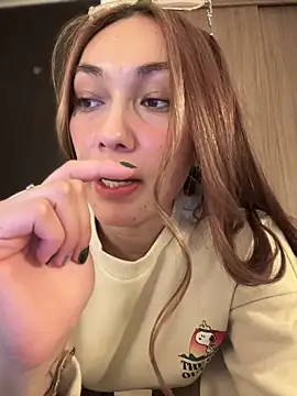 Snapshot of MichelleFerry_ chatting on 02-01-25, 05:07 MichelleFerry online show from 02-01-25, 05:07