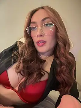 Snapshot of MichelleFerry_ chatting on 02-02-25, 04:05 MichelleFerry online show from 02-02-25, 04:05