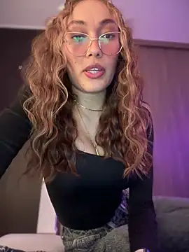 MichelleFerry  online show from 03-03-25, 01:42