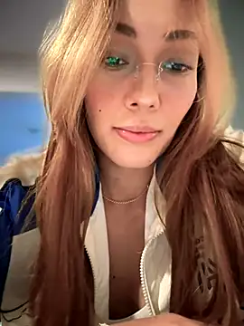 Snapshot of MichelleFerry_ chatting on 10-15-25, 01:06 MichelleFerry online show from 10-15-25, 01:06