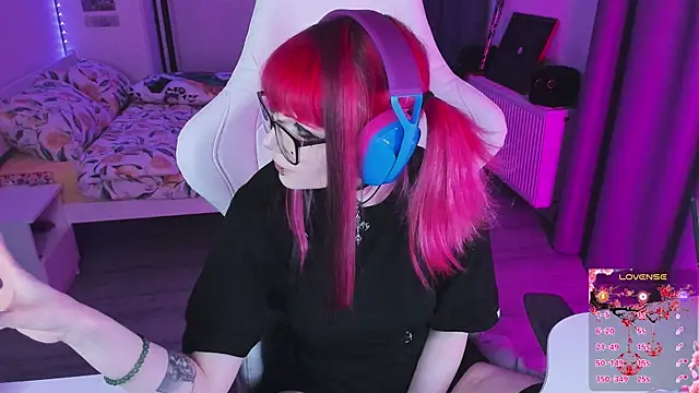 Snapshot of Yumi_Youkai chatting on 12-17-25, 10:38 Yumi Youkai online show from 12-17-25, 10:38