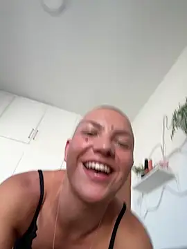 Snapshot of PaulinaSchubert1 chatting on 03-29-26, 12:27 PaulinaSchubert1 online show from 03-29-26, 12:27
