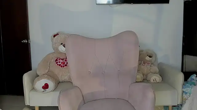 Snapshot of selene_king2 chatting on 07-10-26, 01:10 selene king2 online show from 07-10-26, 01:10